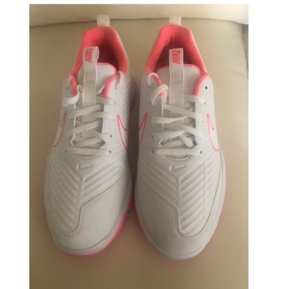 BRAND NEW 
Nike Women's Explorer 2 Spikeless Golf Shoes AA1846-100 Size 10 US